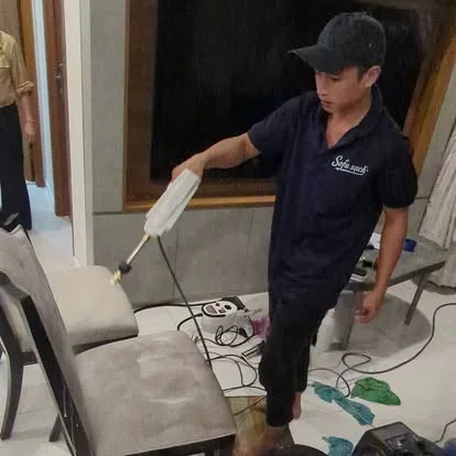 Hình ảnh giặt ghế văn phòng thực tế của Sofa Sạch 4